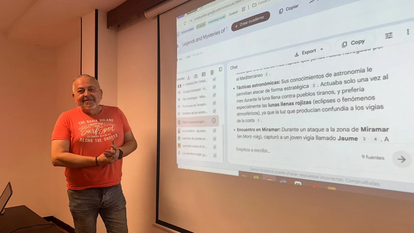 Julián Parra impartiendo formación práctica en inteligencia artificial