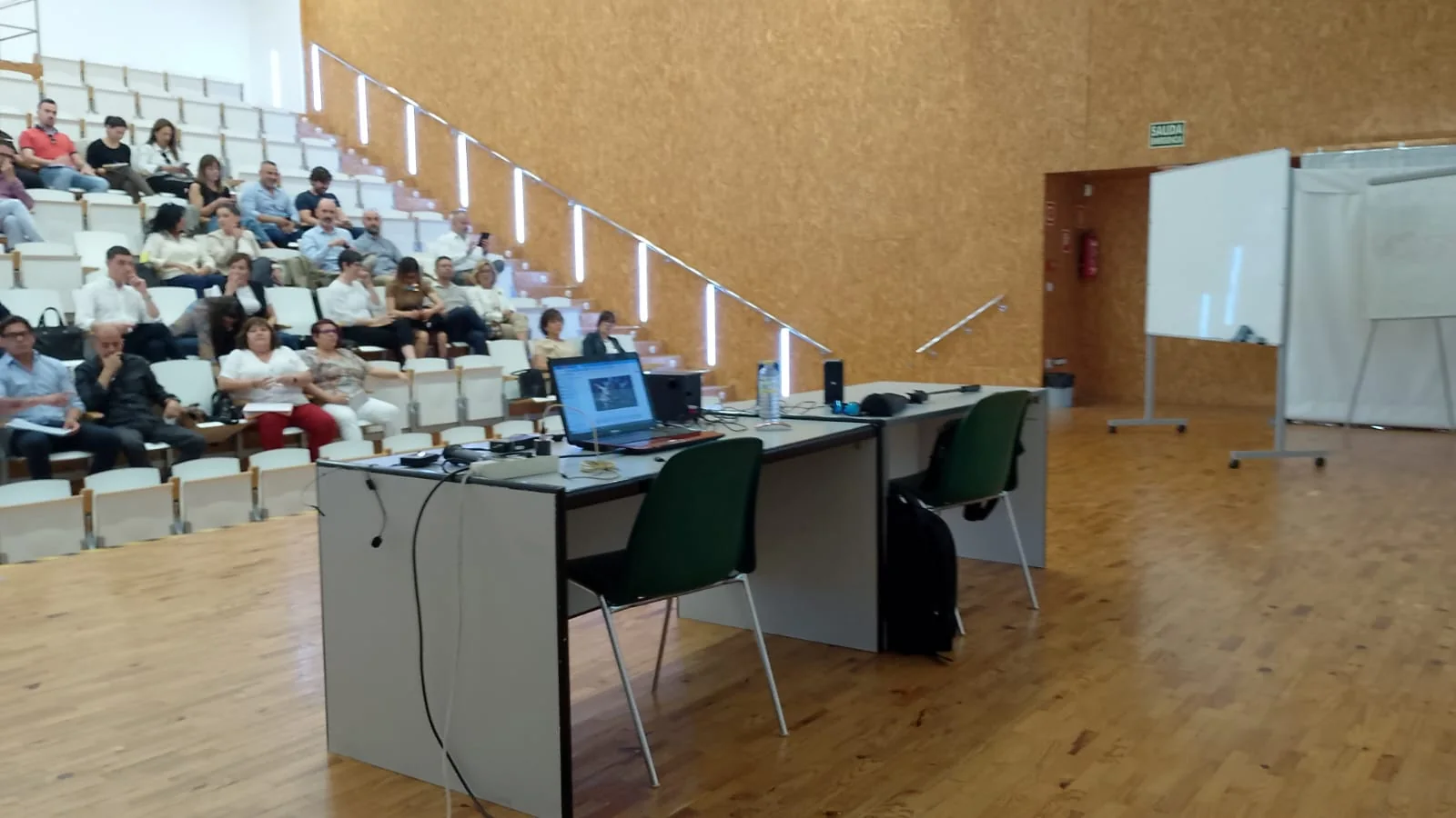Auditorio durante una sesión de inteligencia artificial