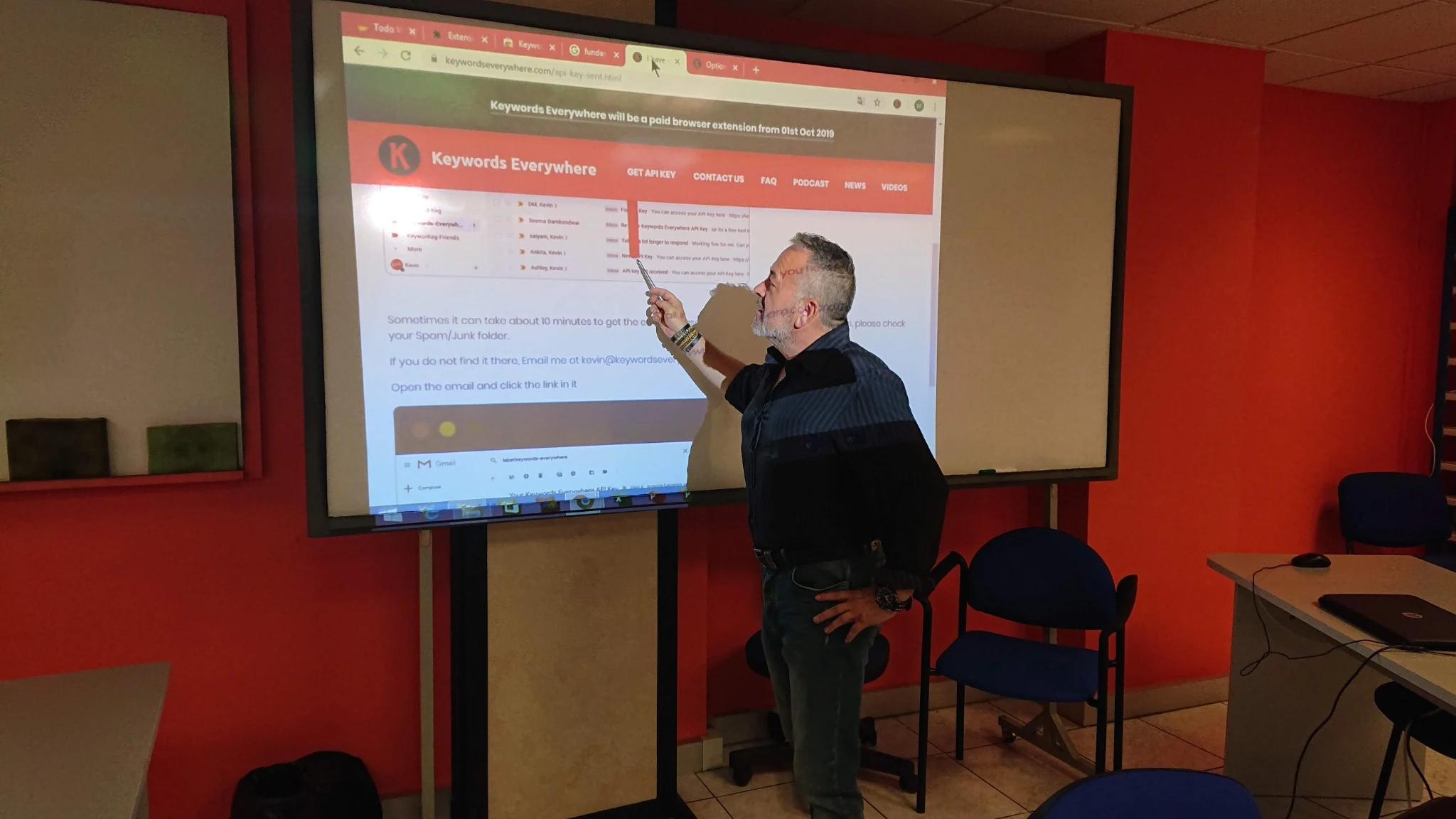 Julián Parra impartiendo una formación práctica